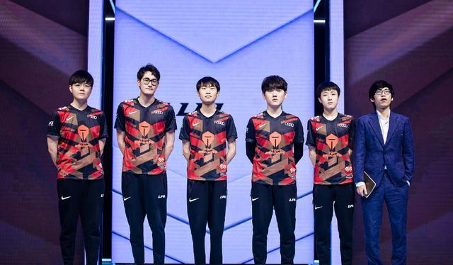 战与不屈不 战与不屈不